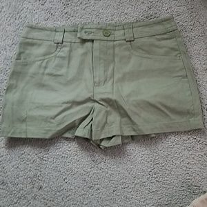 Size 6 Lacoste womens shorts